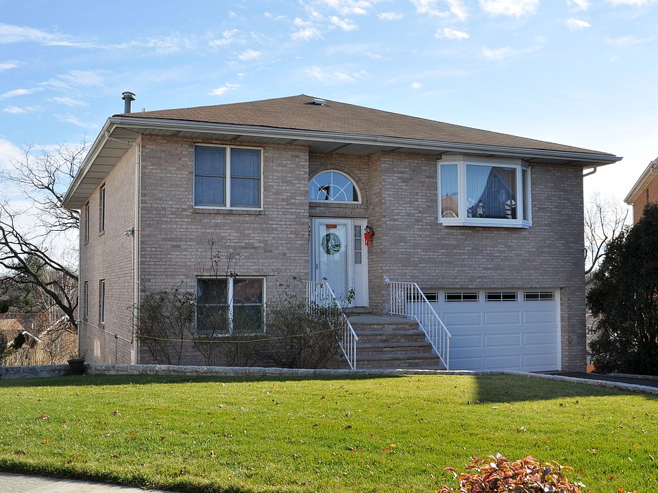 1st image of 38 Bronxville Ln