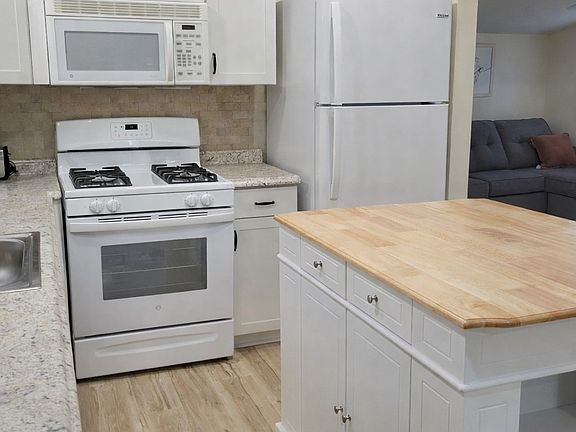 3rd image of 381 Floatella Rd