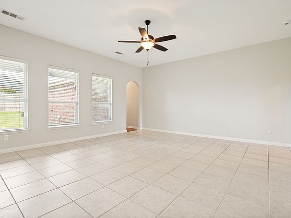 4th image of 607 Shady Meadow Ln