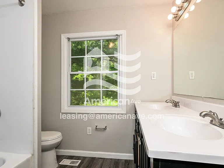 332807_014_bathroom_14.jpg