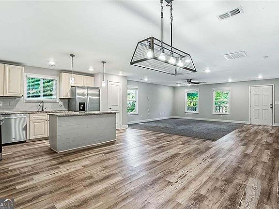 4th image of 70 Caroline Ave