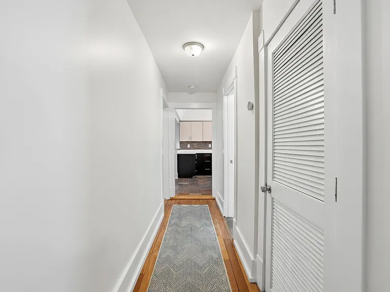 809 E Henry St — Photo 17