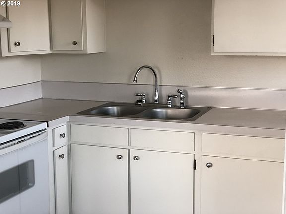 4th image of 2919 Caples Ave