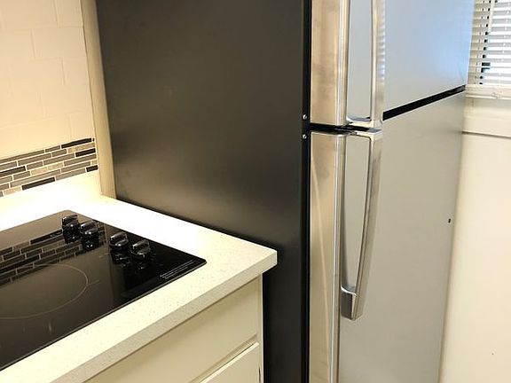2nd image of 1405 Oak Grove Ave #107