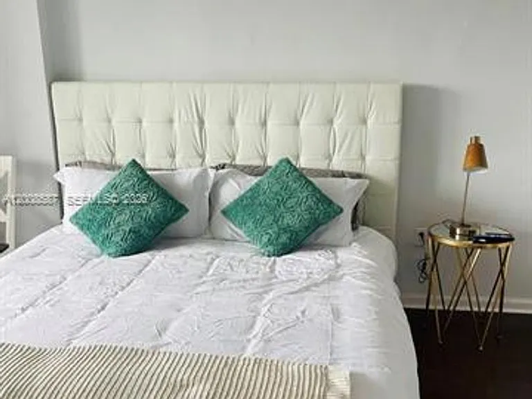 10275 Collins Ave #327 — Photo 8