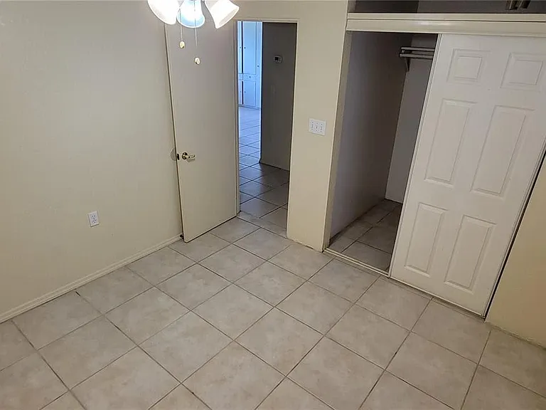 2483 Lakeshore Cir #2483 — Photo 10
