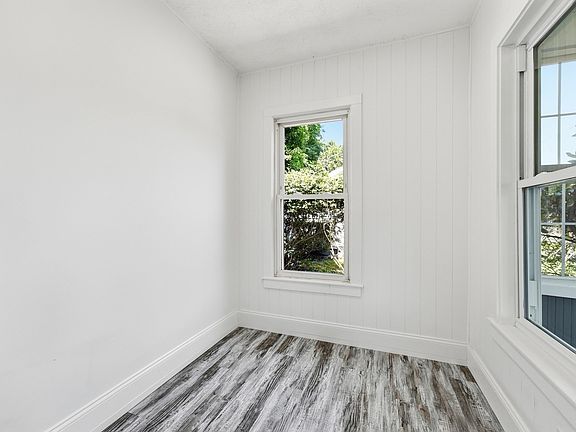 5th image of 60 Barrison St