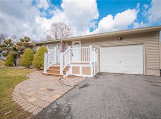 334 Dickerson Dr N, Camillus, NY 13031