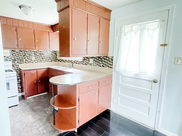 325 Homewood Dr — Photo 5