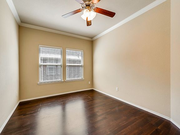 4th image of 2917 Glenoaks Dr