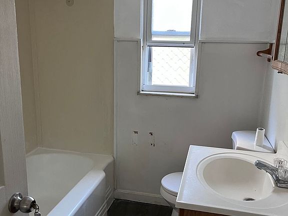 4th image of 3199 W 116th St