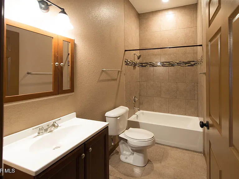 326 Coates Dr #B — Photo 25
