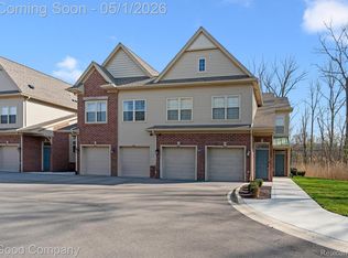 602 Pointe Dr, Walled Lake, MI 48390