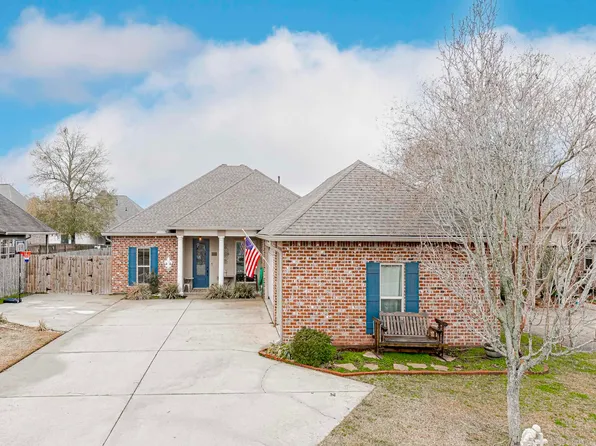 13221 Oak Knoll Dr, Geismar, LA 70734