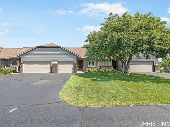 2072 Lakeview Dr, Zeeland, MI 49464