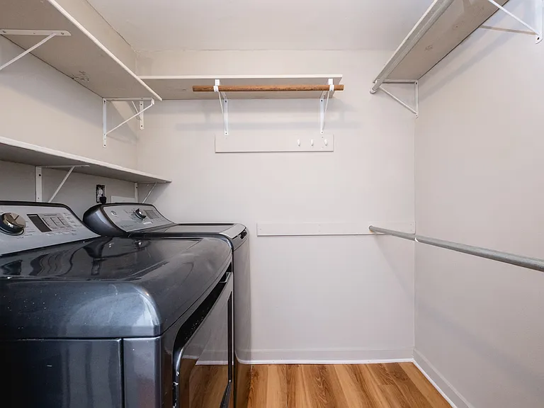 221 E 10th St #1 — Photo 20