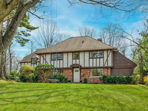 69 Summit Road, Port Washington, NY 11050