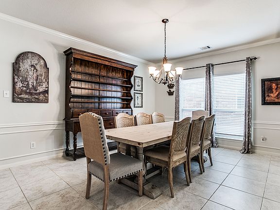 4th image of 19527 Highgrove Ln