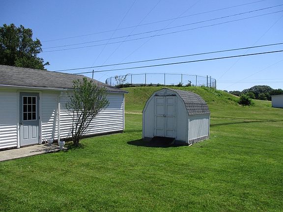 5th image of 125 Ruby Rd