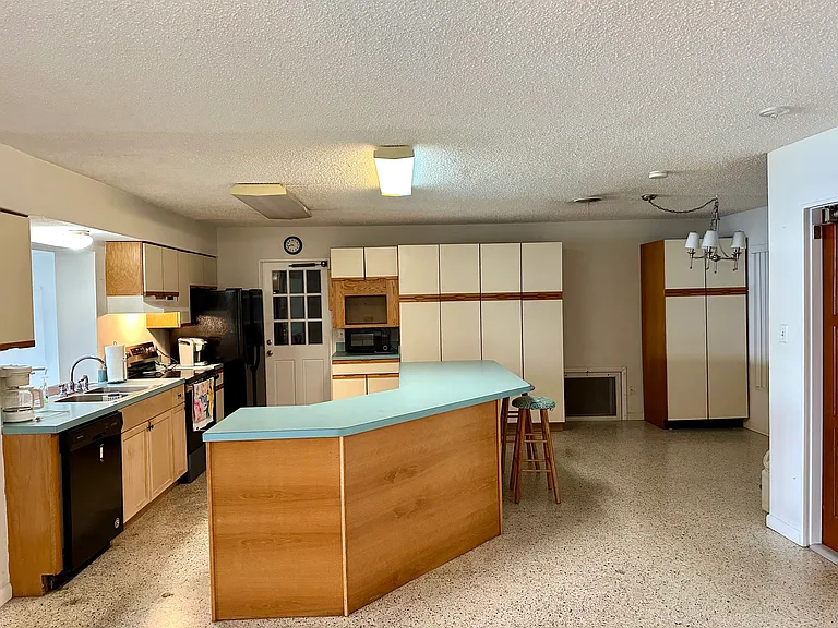 373 N Point Ct — Photo 5