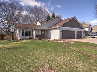4556 Hillvale Ave N, Oakdale, MN 55128