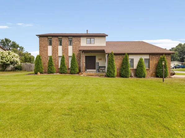 11923 Bergamot Dr, Granger, IN 46530