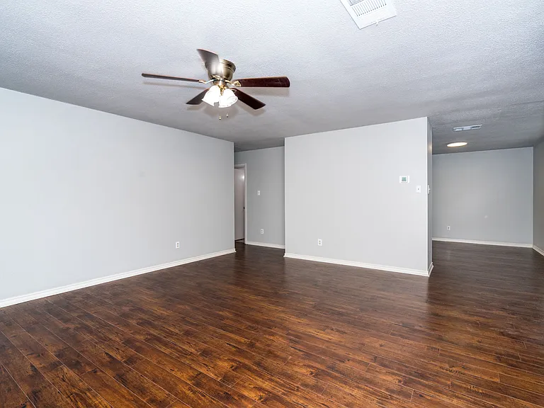 15503 Walnut Creek Dr — Photo 3