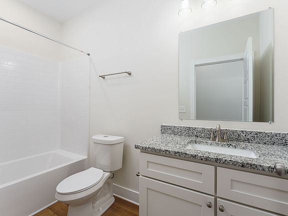 3rd image of 816 Nixon St #D