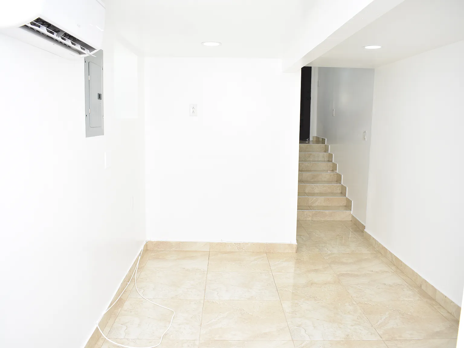 2 bed, 1.5 bath, 500 sqft, $3,300 — Photo 4