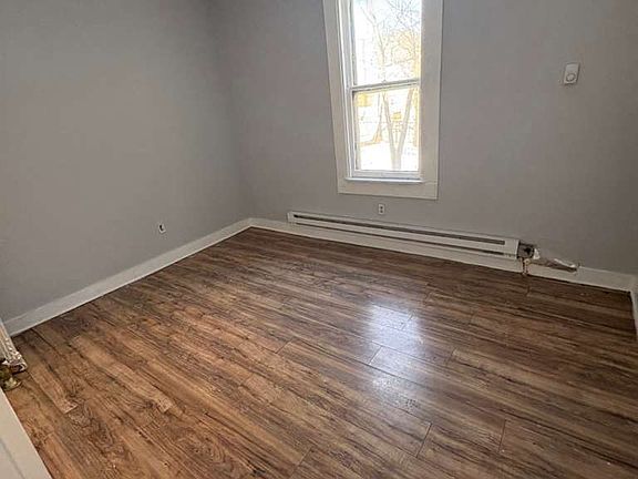 3rd image of 845 S 15th St Floor 3