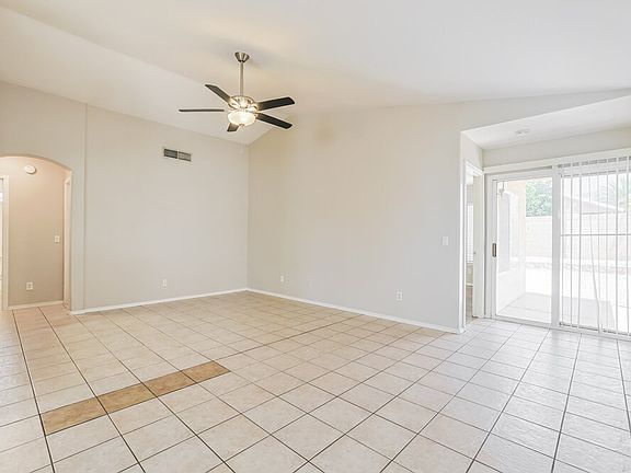 3rd image of 5046 E Holmes Ave