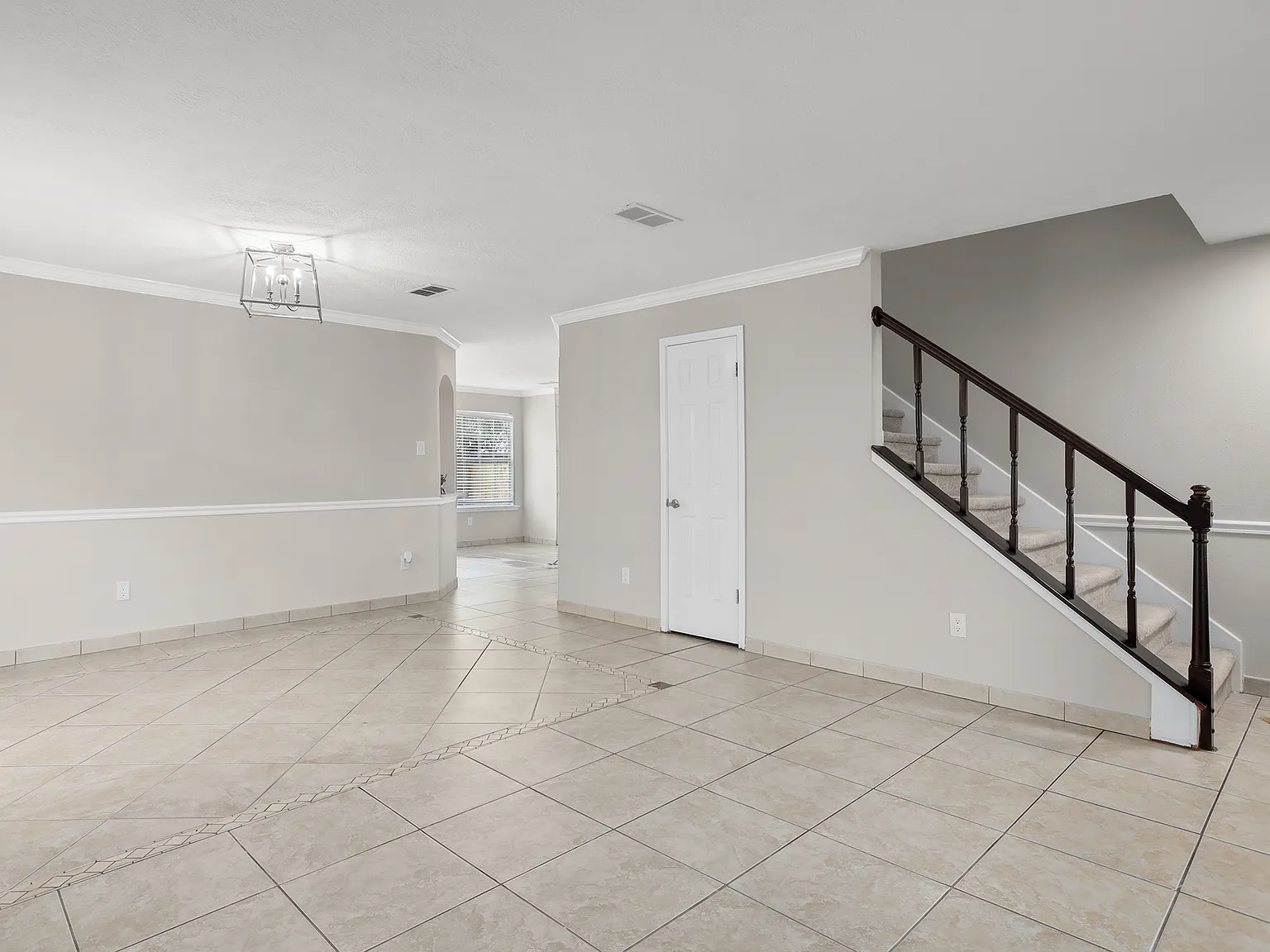 3 bed, 2.5 bath, 2333 sqft, $2,750 — Photo 3