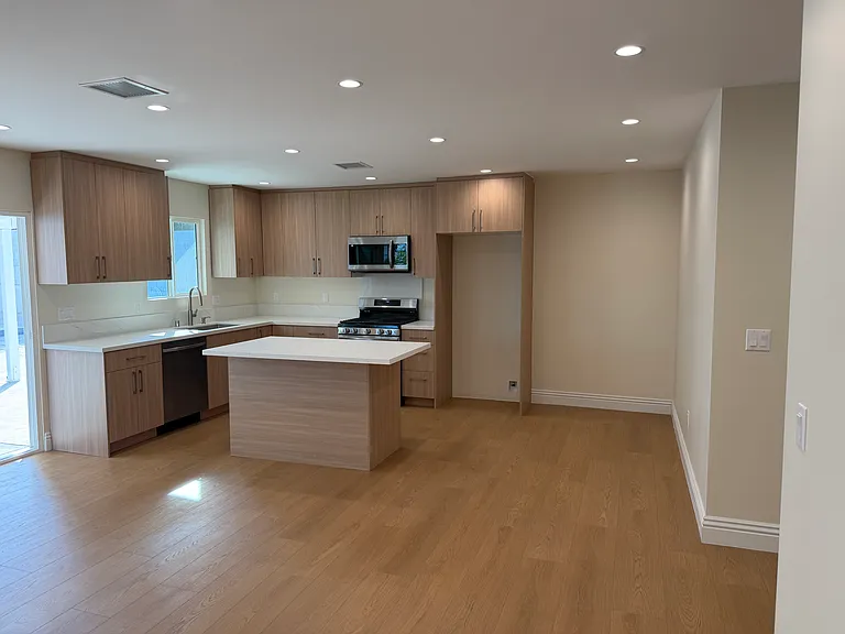 11575 Garrick Ave — Photo 5