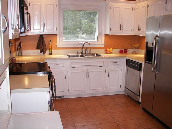 Stainless Appliances & large new window