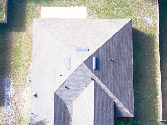 4th image of 22 Round Thorn Dr