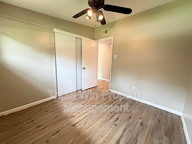 865 Robinwood Dr — Photo 12