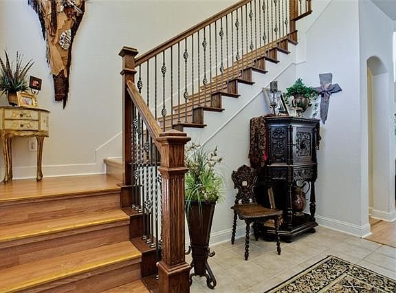3rd image of 3368 Columbus Dr