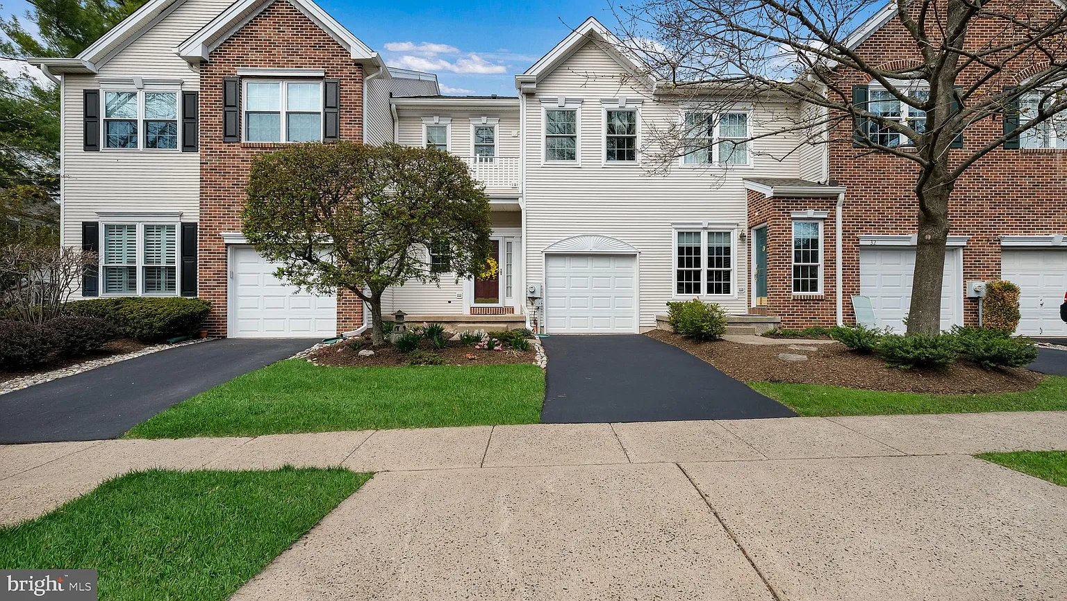 34 Heritage Hills Dr photo 1