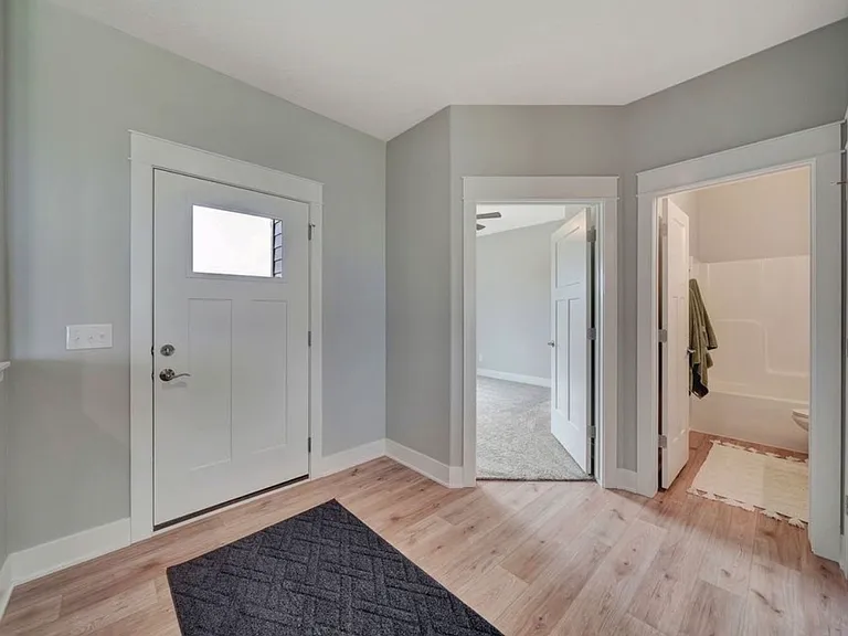 8641 S 49th St — Photo 4