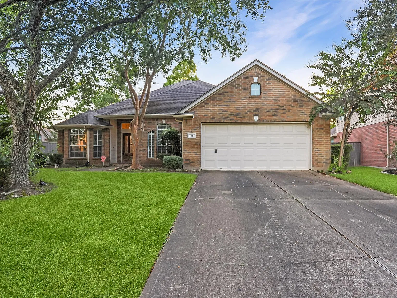 5 bed, 2.5 bath, 2268 sqft, $2,650 — Photo 1