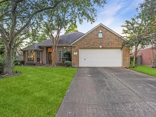 1343 Summer Terrace Dr, Sugar Land, TX 77479