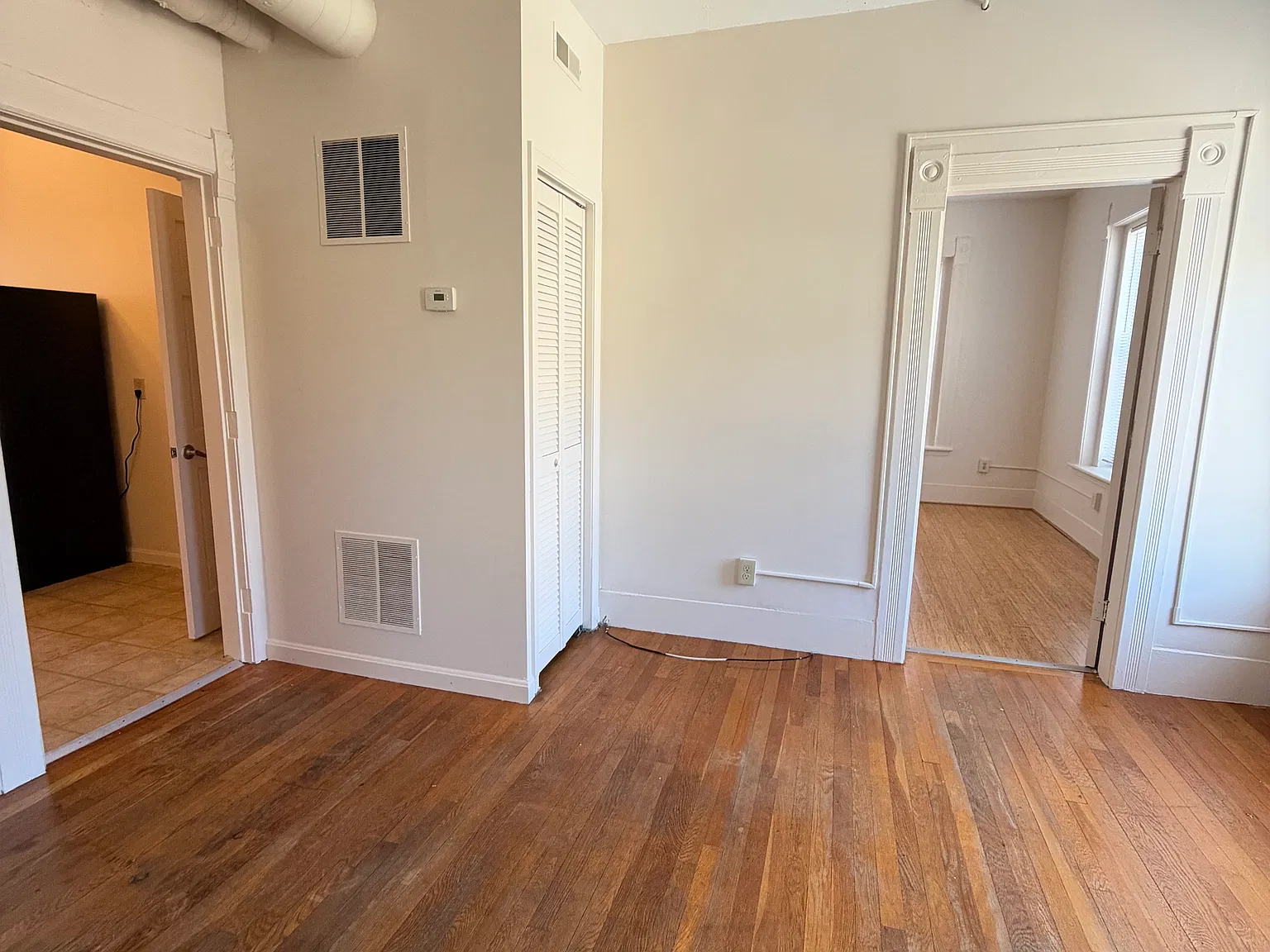 3 bed, 1070 sqft, $1,950 — Photo 1