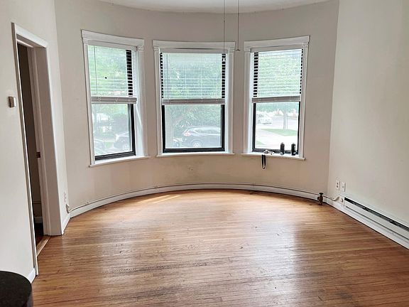 4th image of 923 W Waveland Ave #30B