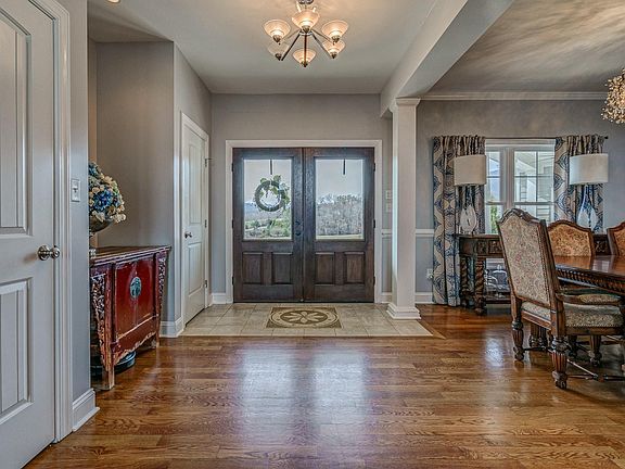 3rd image of 120 Deerberry Ln