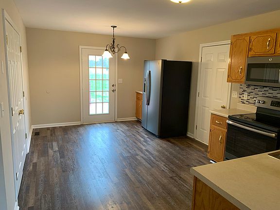 4th image of 360 Pioneer Dr