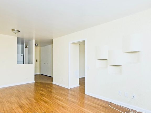 3rd image of 4343 N Clarendon Ave APT 2111