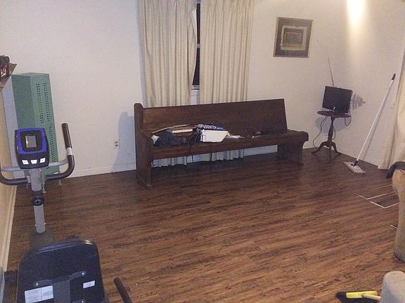 4th image of 1005 W Vine St