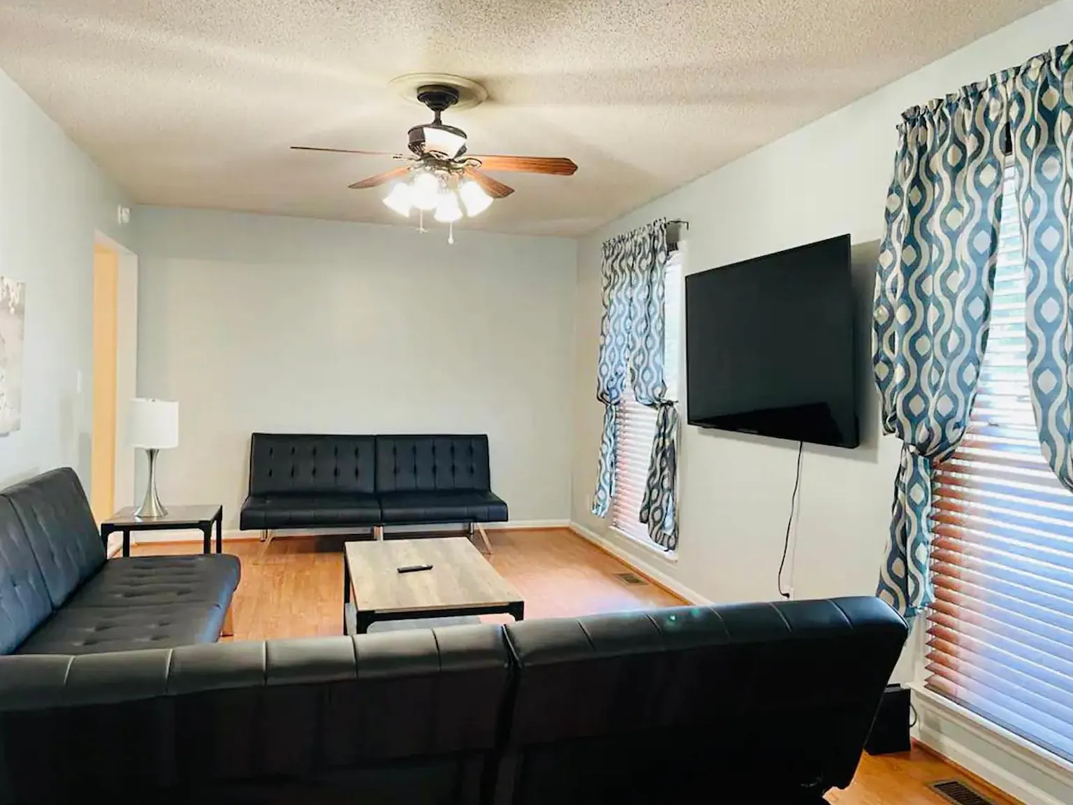 3 bed, 1601 sqft, $2,300 — Photo 2