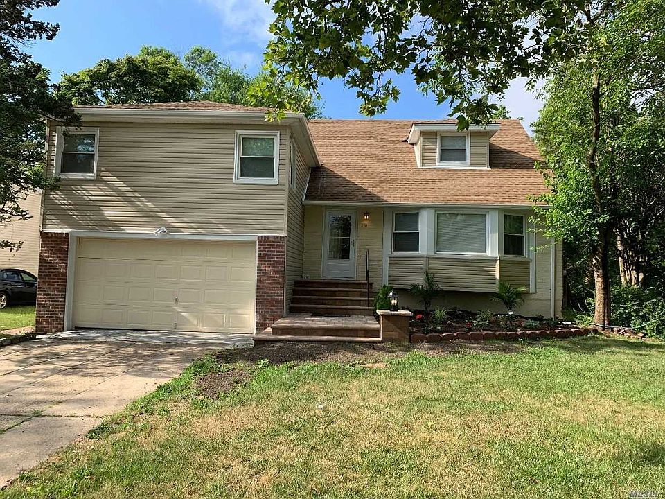 1st image of 210 E Pennywood Ave