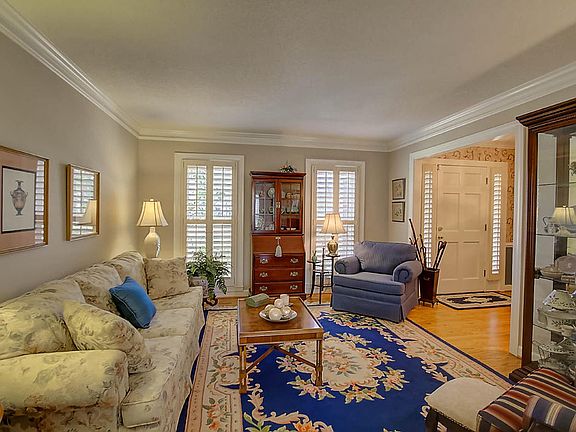 4th image of 135 Huckleberry Ln